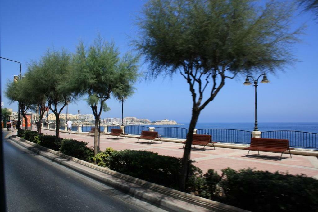Contemporary, Luxury Apartment With Valletta And Harbour Views Слима Экстерьер фото